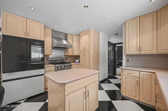 34 Sandalwood Drive, East Brunswick, NJ 08816