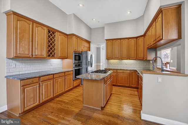 7907 TURNCREST DR, Potomac, MD 20854