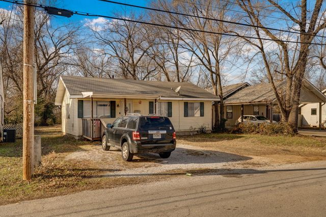 2038 N Douglas Avenue, Springfield, MO 65803