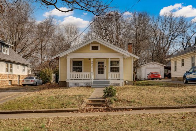 2038 N Douglas Avenue, Springfield, MO 65803