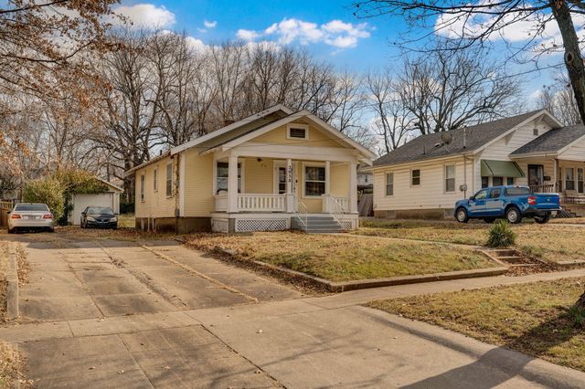 2038 N Douglas Avenue, Springfield, MO 65803