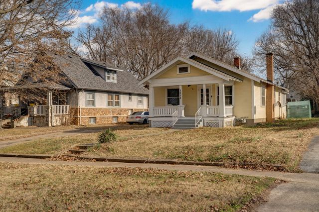 2038 N Douglas Avenue, Springfield, MO 65803