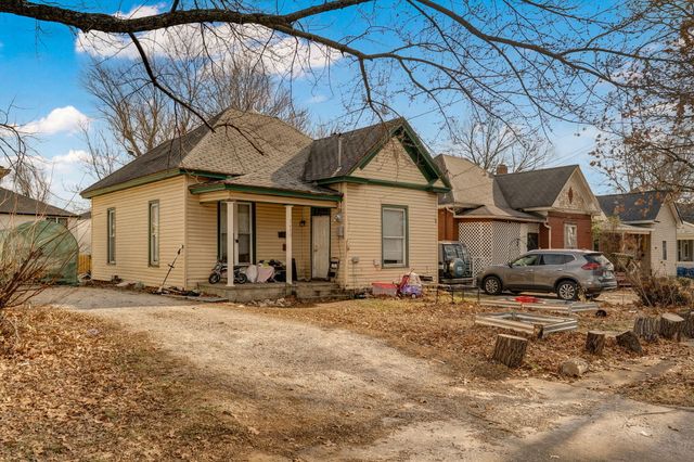 2038 N Douglas Avenue, Springfield, MO 65803