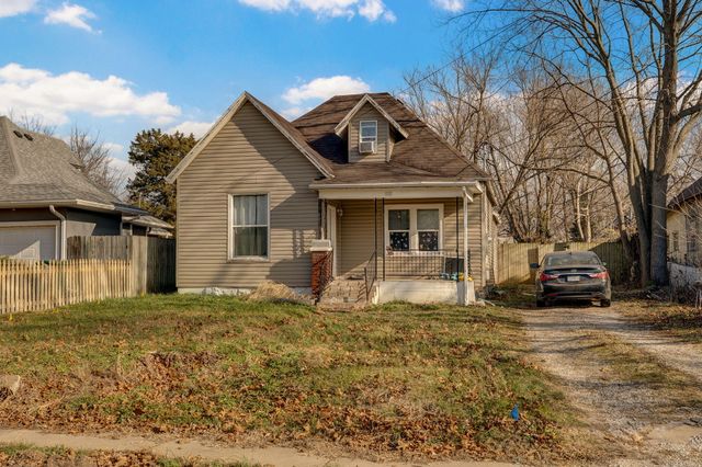 2038 N Douglas Avenue, Springfield, MO 65803