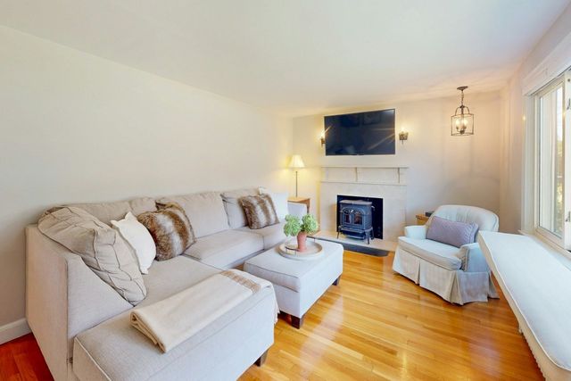 3 Remsen Ave, Medfield, MA 02052