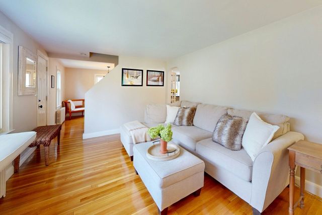 3 Remsen Ave, Medfield, MA 02052