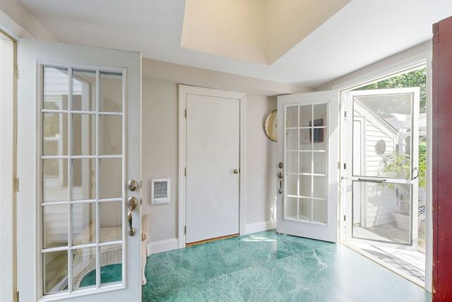 3 Remsen Ave, Medfield, MA 02052