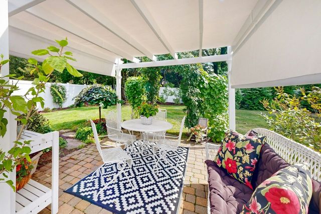 3 Remsen Ave, Medfield, MA 02052