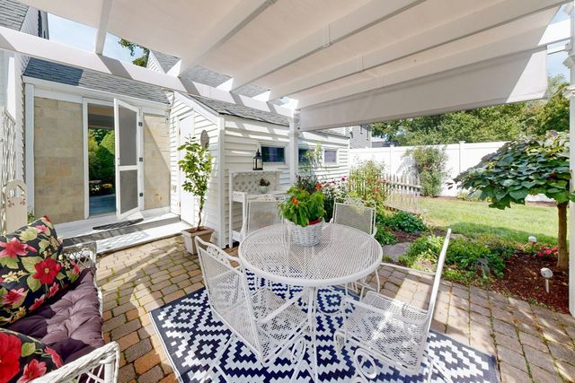 3 Remsen Ave, Medfield, MA 02052