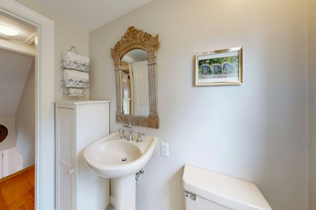 3 Remsen Ave, Medfield, MA 02052