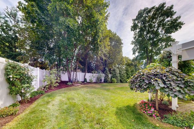 3 Remsen Ave, Medfield, MA 02052