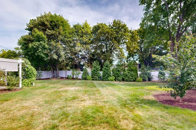3 Remsen Ave, Medfield, MA 02052