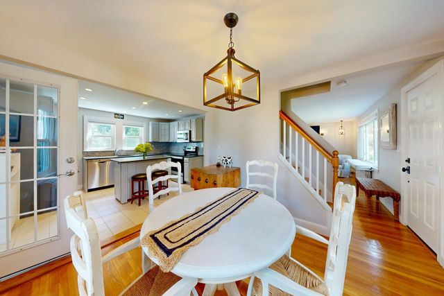 3 Remsen Ave, Medfield, MA 02052