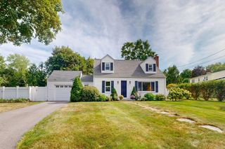 3 Remsen Ave, Medfield, MA 02052