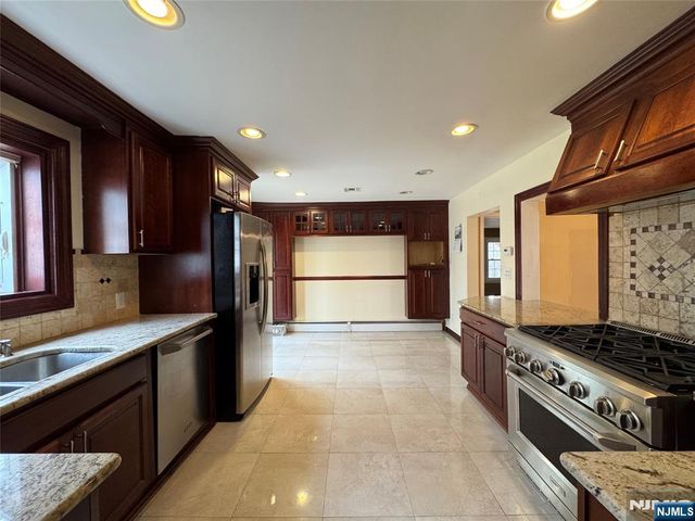 193 Midland Avenue 1st fl, Paramus, NJ 07652