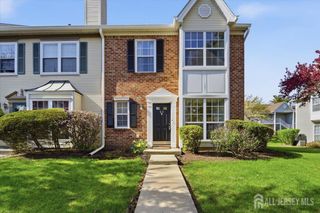 63 Amberly Court, Franklin, NJ 08823