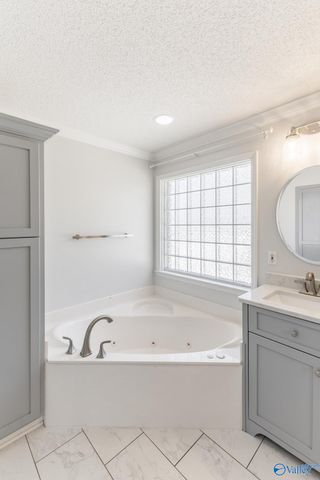 4907 Bridgehampton Road SE, Owens Cross Roads, AL 35763
