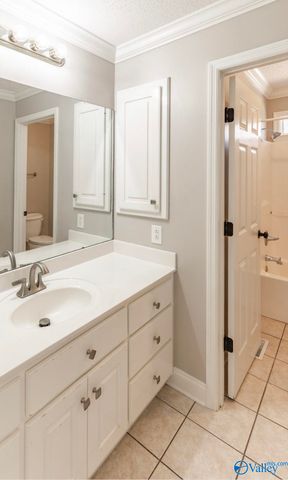 4907 Bridgehampton Road SE, Owens Cross Roads, AL 35763