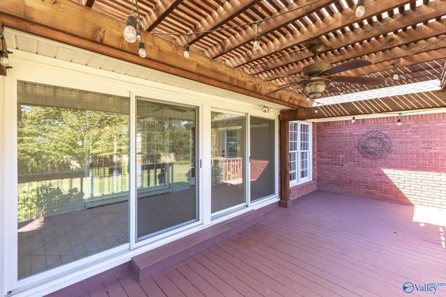 4907 Bridgehampton Road SE, Owens Cross Roads, AL 35763