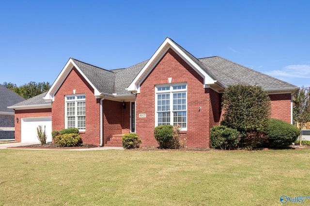 4907 Bridgehampton Road SE, Owens Cross Roads, AL 35763