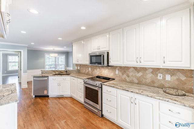 4907 Bridgehampton Road SE, Owens Cross Roads, AL 35763