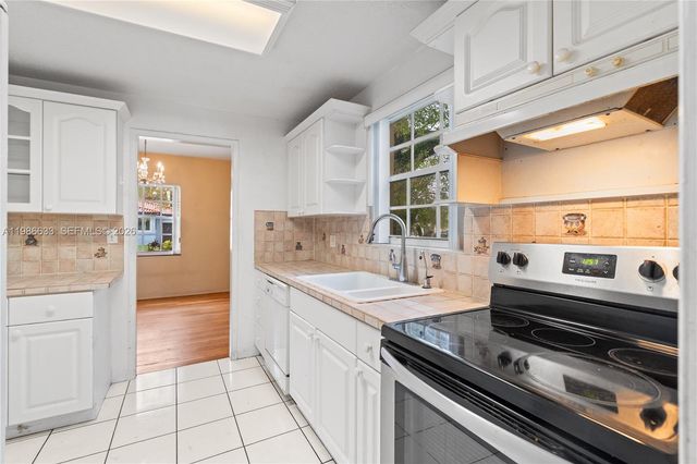 1941 SW 18th St, Miami, FL 33145