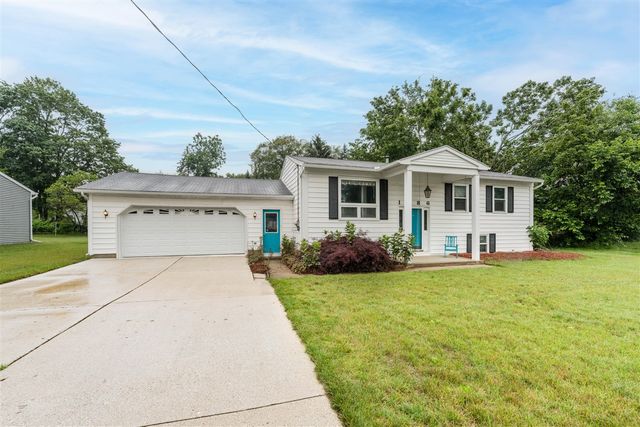 1686 Sherwood Avenue, Dorr, MI 49323