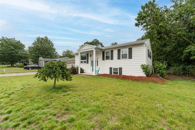 1686 Sherwood Avenue, Dorr, MI 49323