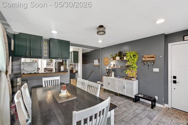 3570 Brookdale Lane, Waterford, MI 48328