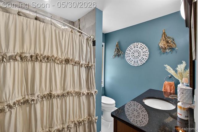 3570 Brookdale Lane, Waterford, MI 48328