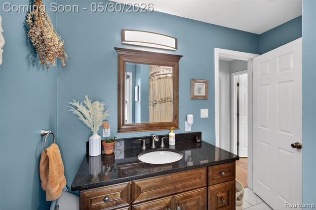 3570 Brookdale Lane, Waterford, MI 48328