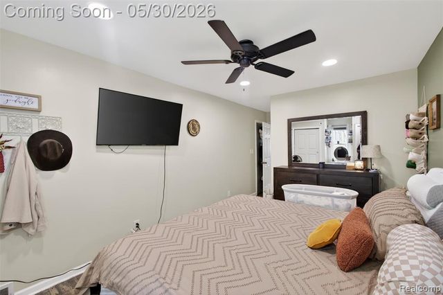 3570 Brookdale Lane, Waterford, MI 48328