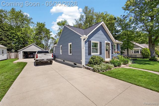 3570 Brookdale Lane, Waterford, MI 48328