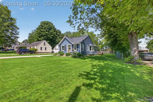 3570 Brookdale Lane, Waterford, MI 48328