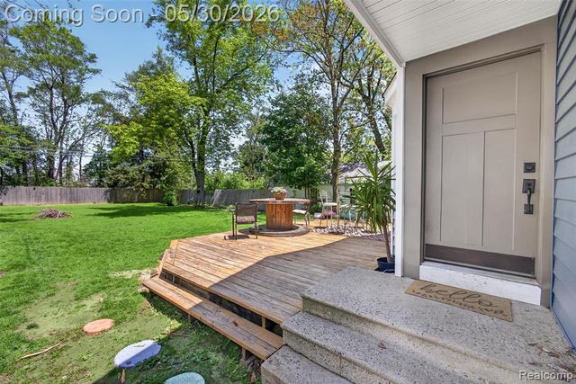 3570 Brookdale Lane, Waterford, MI 48328