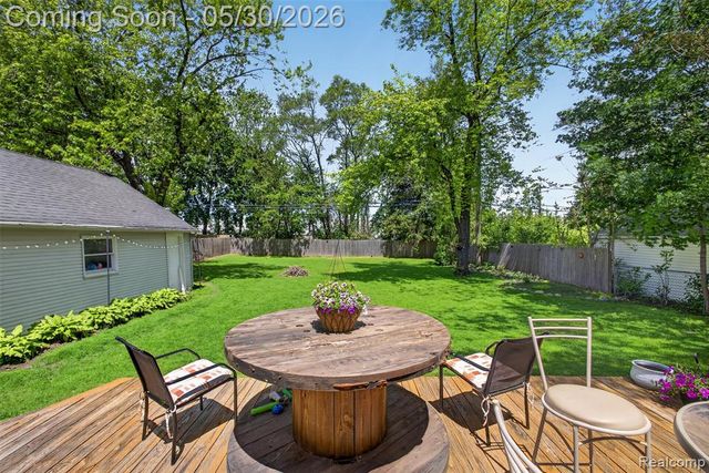 3570 Brookdale Lane, Waterford, MI 48328