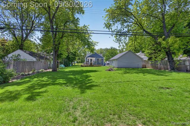 3570 Brookdale Lane, Waterford, MI 48328