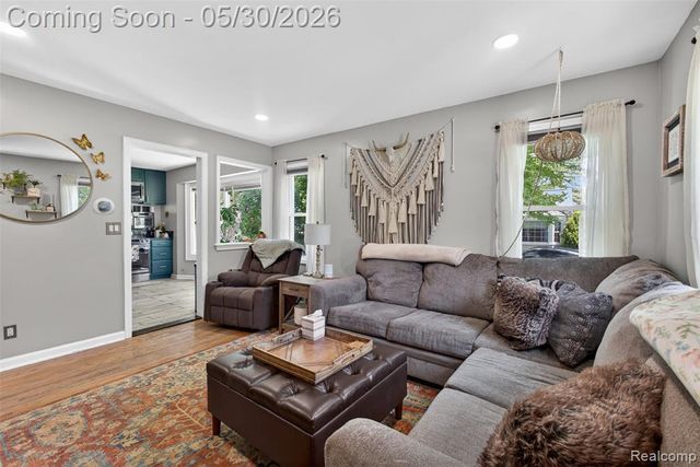 3570 Brookdale Lane, Waterford, MI 48328
