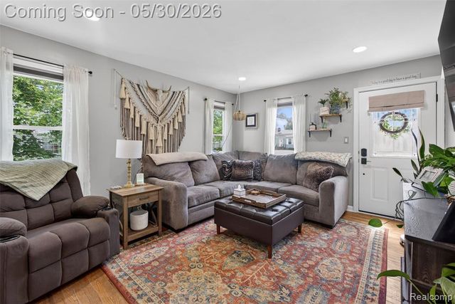 3570 Brookdale Lane, Waterford, MI 48328