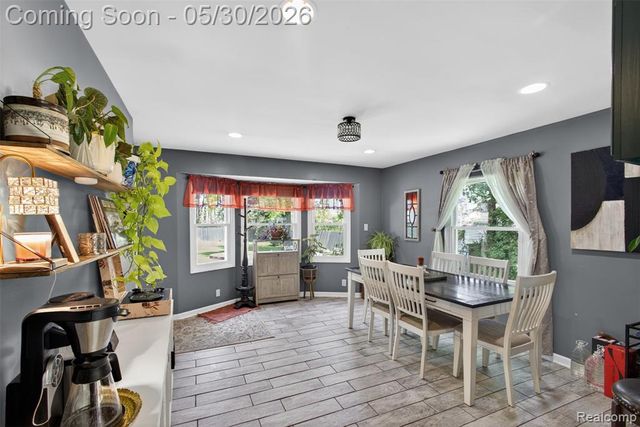 3570 Brookdale Lane, Waterford, MI 48328