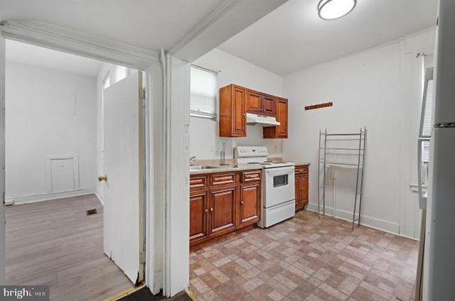 2218 ROSLYN, Baltimore, MD 21216