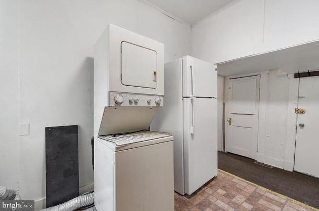 2218 ROSLYN, Baltimore, MD 21216