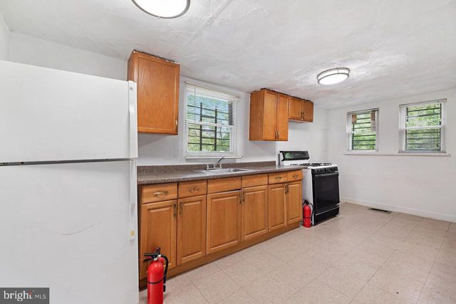 2218 ROSLYN, Baltimore, MD 21216