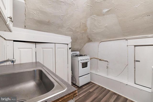 2218 ROSLYN, Baltimore, MD 21216