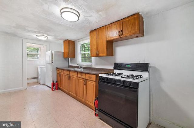 2218 ROSLYN, Baltimore, MD 21216