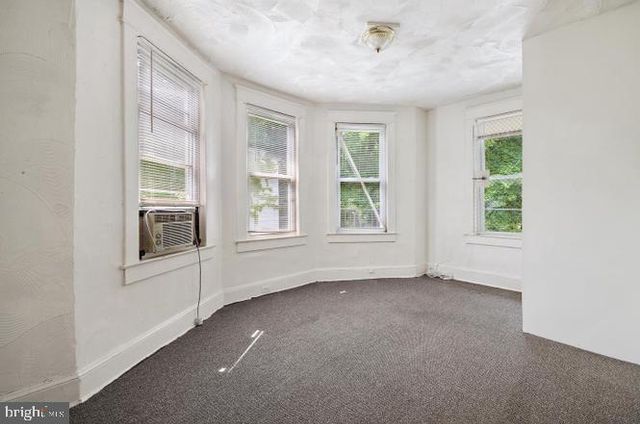 2218 ROSLYN, Baltimore, MD 21216