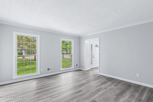 1107 Bruce Wood Ct, Louisville, KY 40245