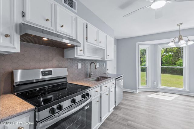 1107 Bruce Wood Ct, Louisville, KY 40245