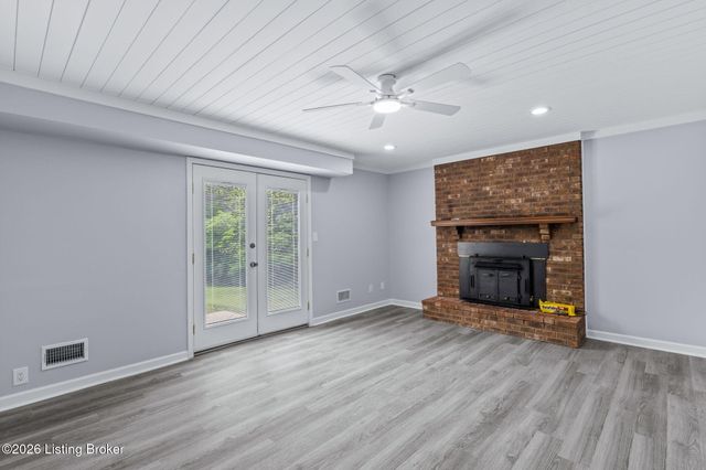 1107 Bruce Wood Ct, Louisville, KY 40245