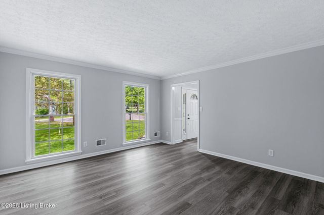 1107 Bruce Wood Ct, Louisville, KY 40245